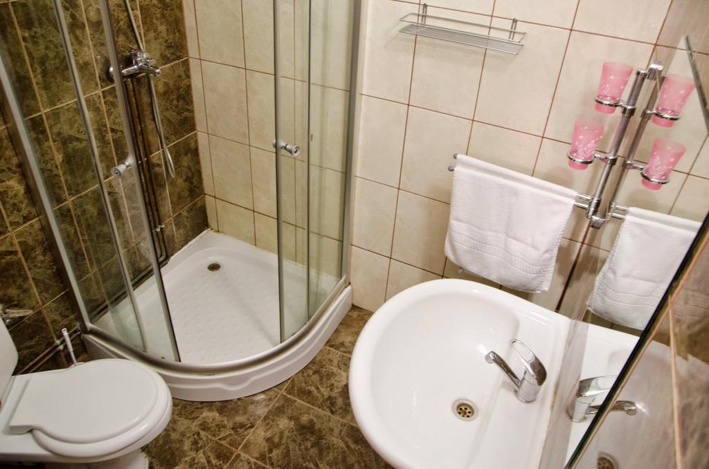 Pensiunea Happy Inn Vatra Dornei Bilik gambar